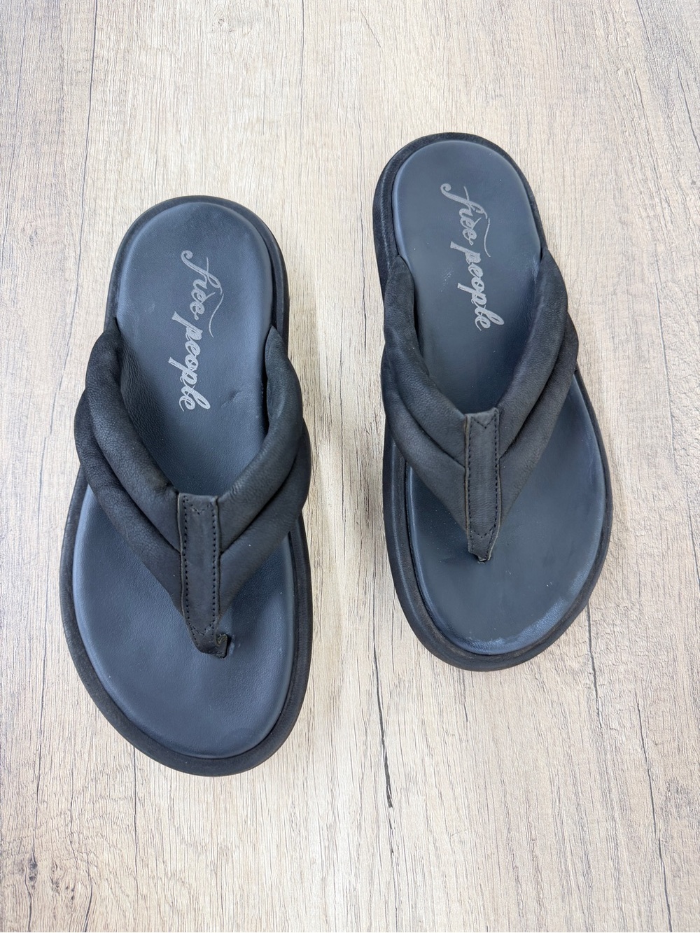 Free People Black Quilted Padded Flip-Flop Sandals - Picture 1 of 7